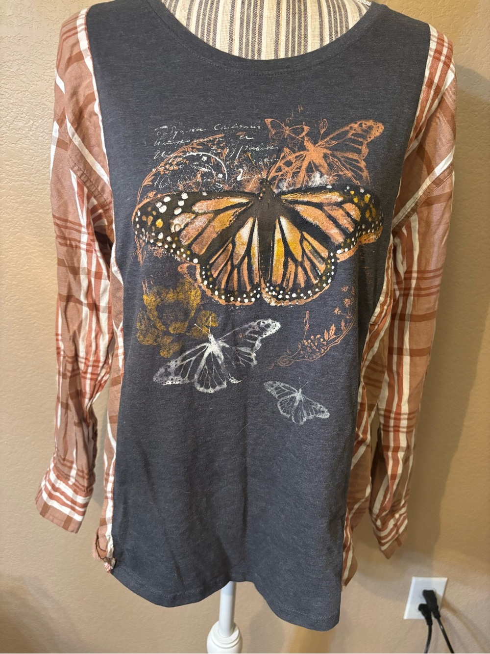 Sonoma Top Medium Charcoal Gray Orange Monarch Butterfly Long Plaid Sleeves Soft - Picture 4 of 16